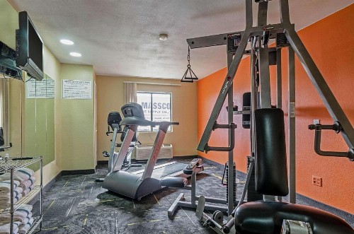 Quality Inn South - image 27