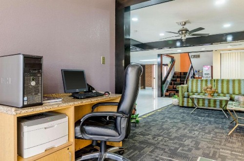 Quality Inn South - image 28