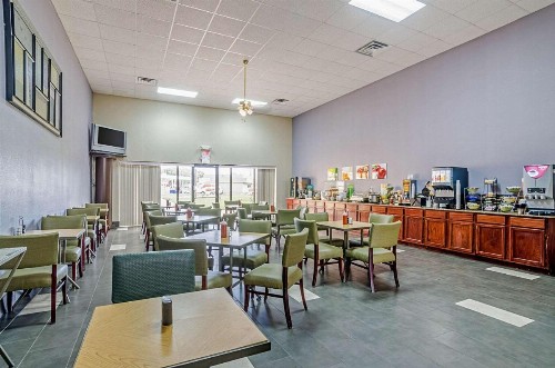 Quality Inn South - image 32