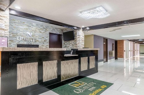 Quality Inn South - image 5