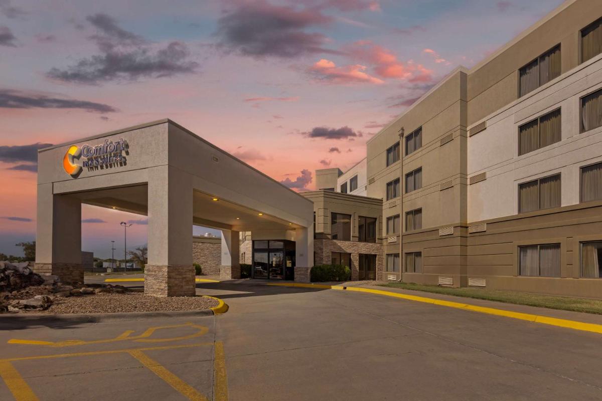 Comfort Inn & Suites - main image