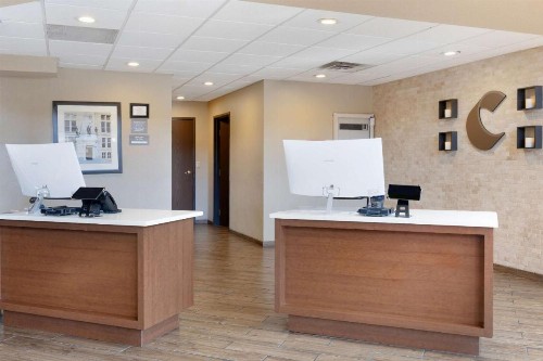 Comfort Inn & Suites - image 25