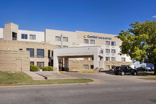Comfort Inn & Suites - image 34