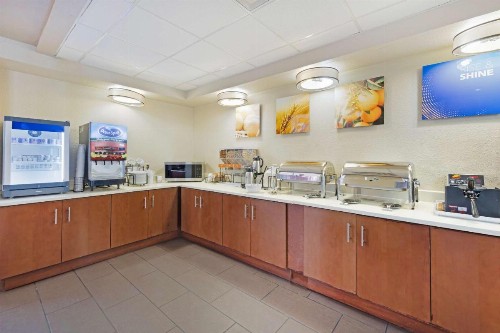 Comfort Inn & Suites - image 40