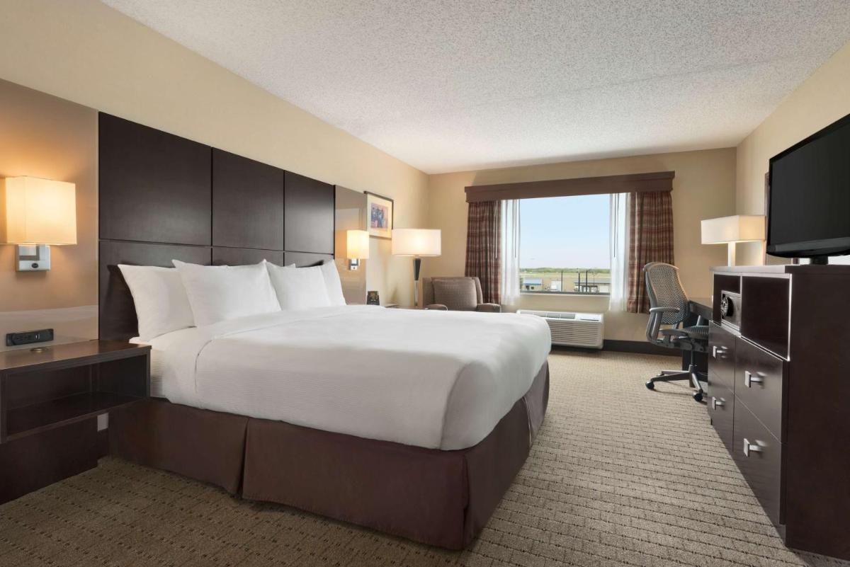 DoubleTree by Hilton Wichita Airport - image 6