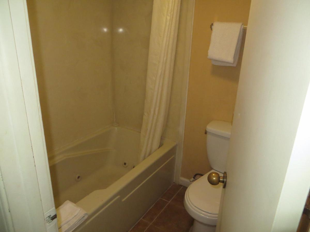 Executive Inn Wichita - image 7