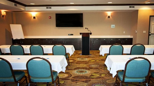 Holiday Inn Express Hotel & Suites Wichita Northeast an IHG Hotel - image 22