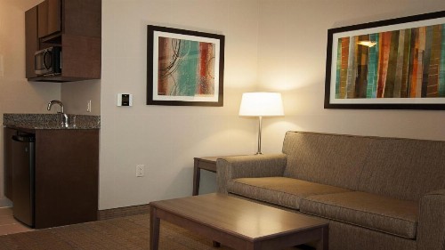 Holiday Inn Express Hotel & Suites Wichita Northeast an IHG Hotel - image 32