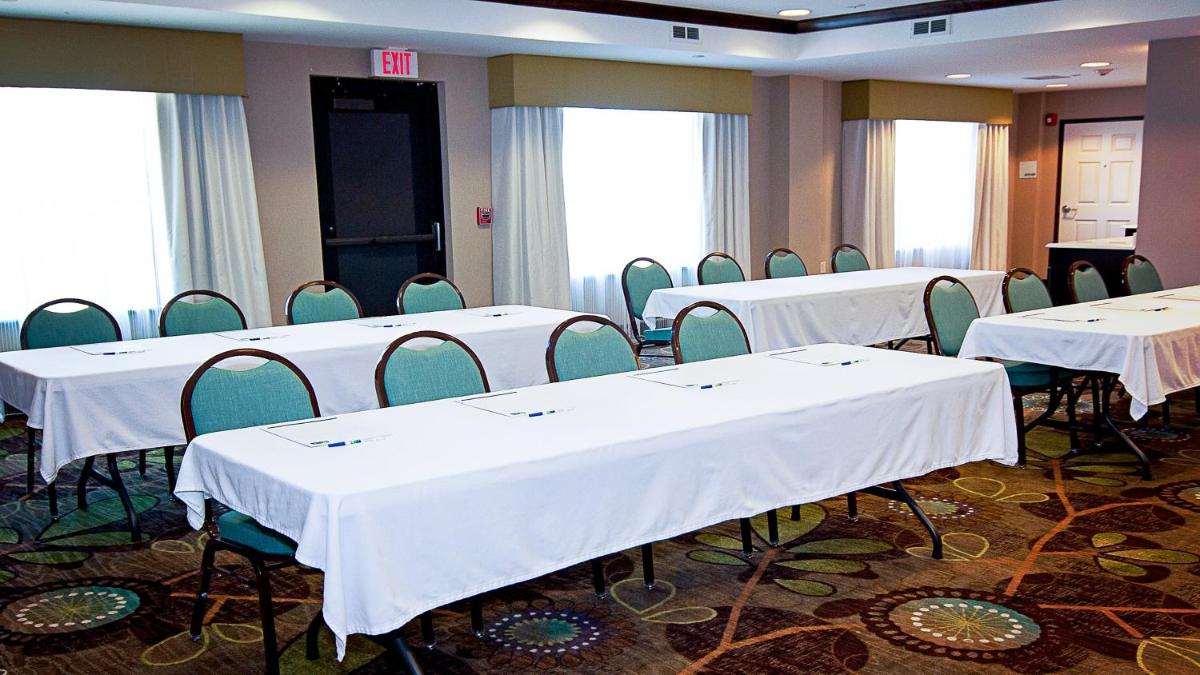 Holiday Inn Express Hotel & Suites Wichita Northeast an IHG Hotel - image 5