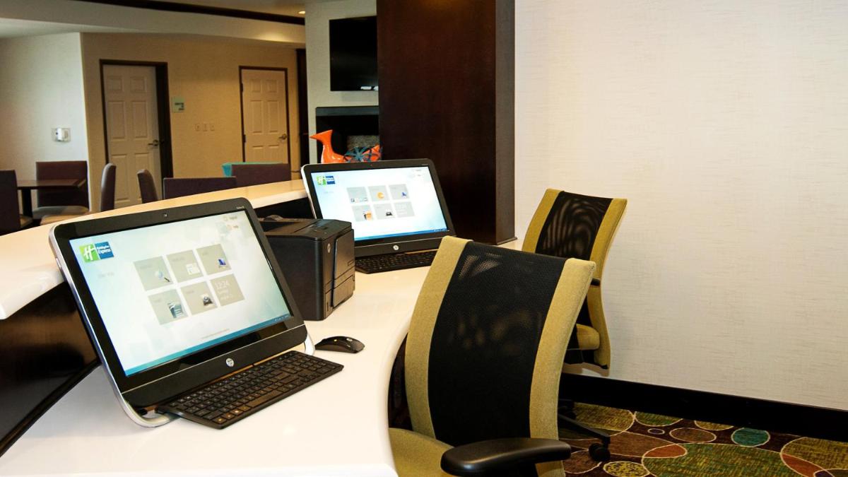 Holiday Inn Express Hotel & Suites Wichita Northeast an IHG Hotel - image 7