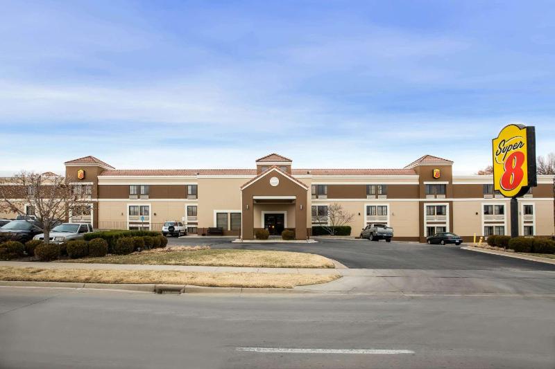 Super 8 by Wyndham Wichita East - main image