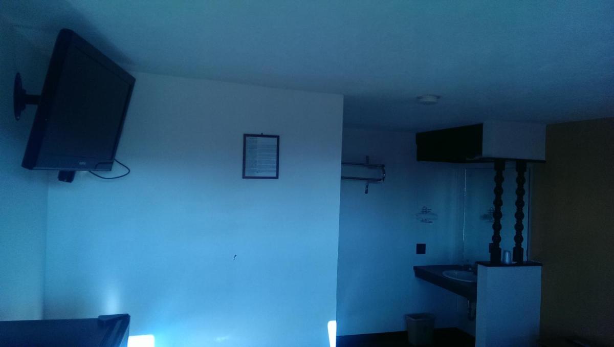 Airport Lodge - image 6