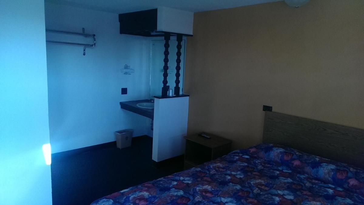 Airport Lodge - image 7