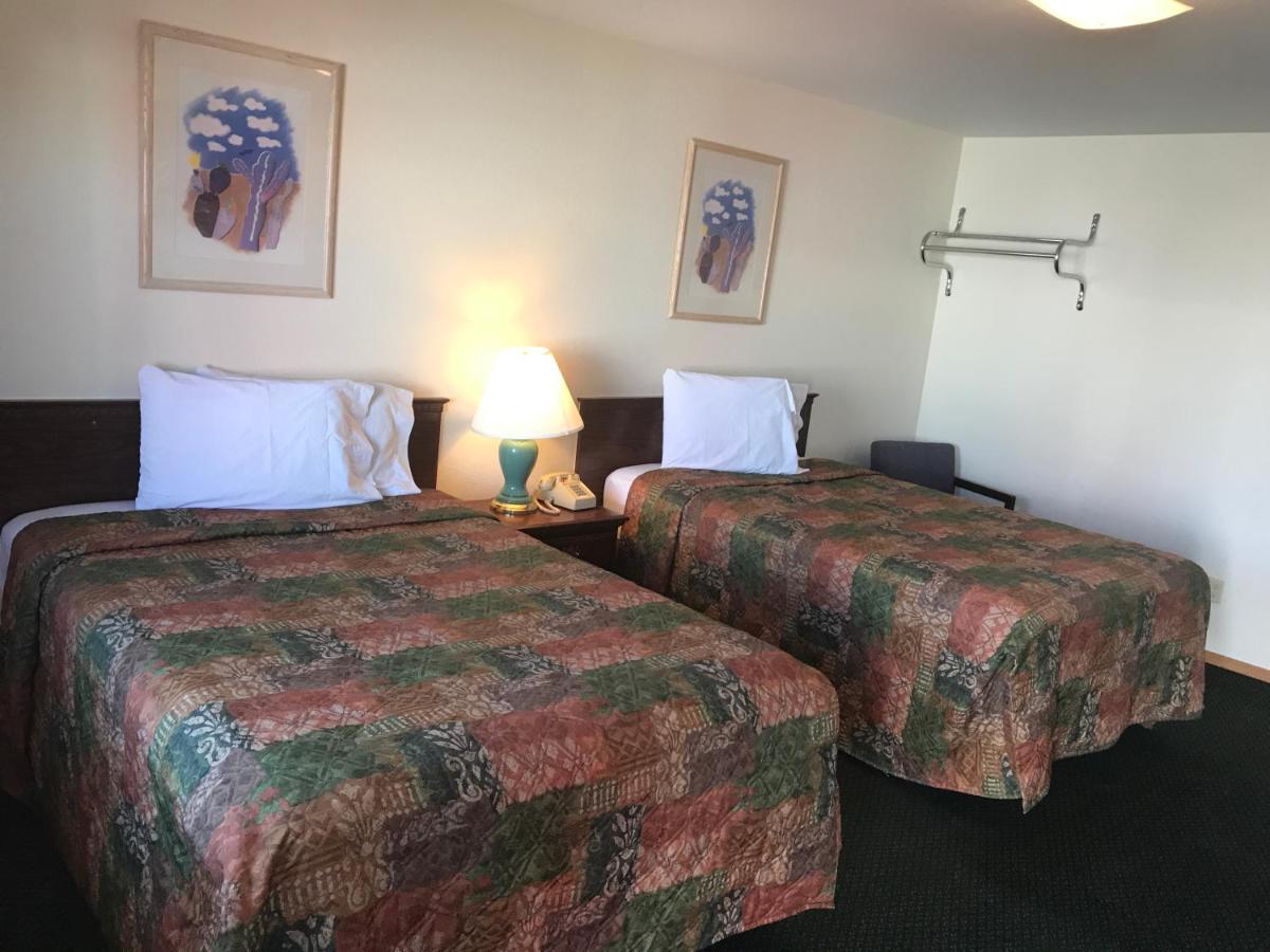 Western Holiday Motel - image 4
