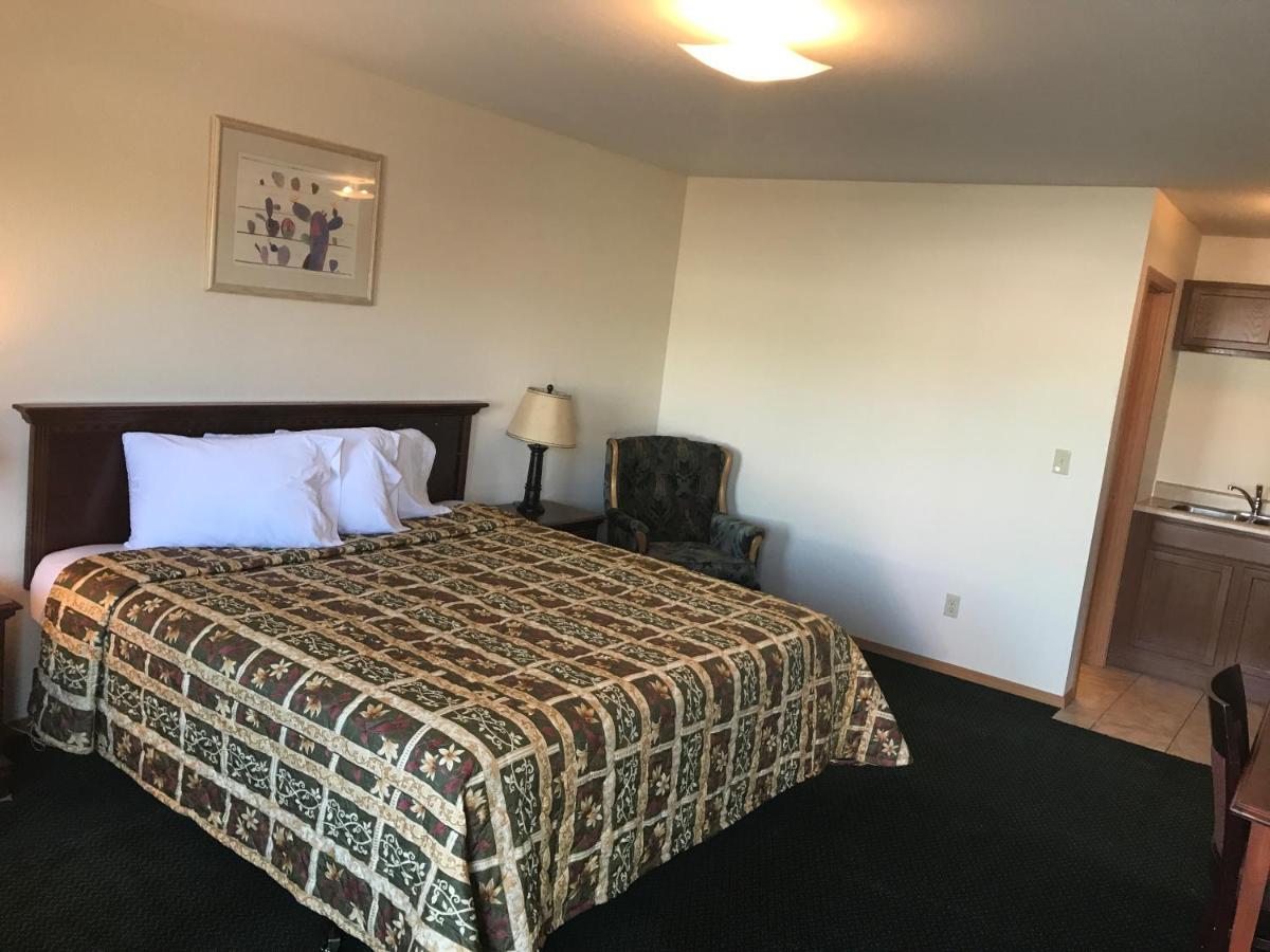 Western Holiday Motel - image 6