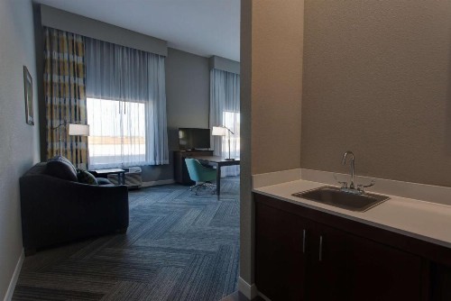 Hampton Inn & Suites-Wichita/Airport KS - image 12