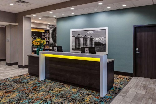Hampton Inn & Suites-Wichita/Airport KS - image 20