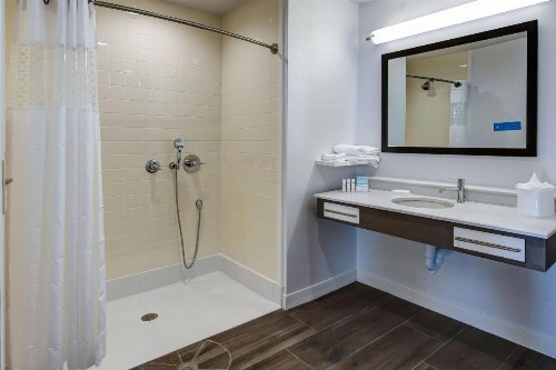 Hampton Inn & Suites-Wichita/Airport KS - image 23