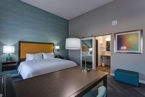 Hampton Inn & Suites-Wichita/Airport KS - image 3