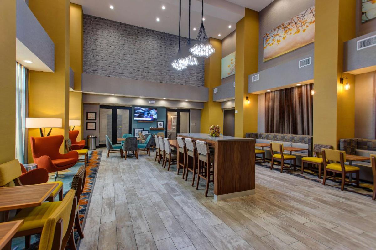 Hampton Inn & Suites-Wichita/Airport KS - image 7
