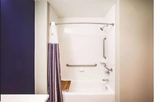 La Quinta by Wyndham Wichita Northeast - image 2