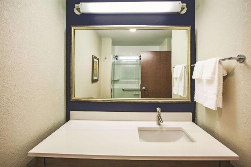 La Quinta by Wyndham Wichita Northeast - image 23