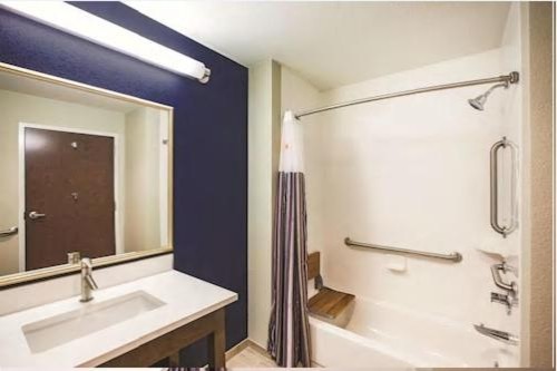 La Quinta by Wyndham Wichita Northeast - image 3