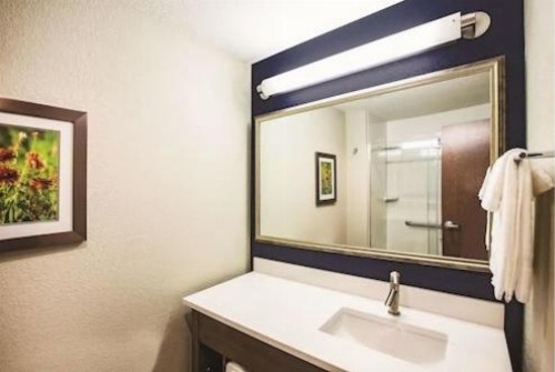 La Quinta by Wyndham Wichita Northeast - image 4