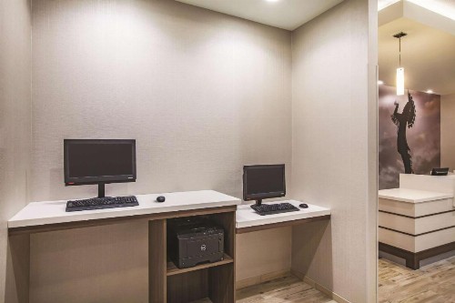 La Quinta by Wyndham Wichita Northeast - image 8