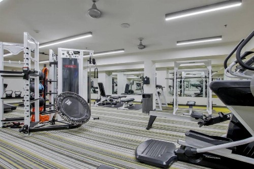 New Downtown Lux Loft + Pool + Valet - image 10
