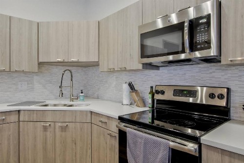 New Downtown Lux Loft + Pool + Valet - image 12