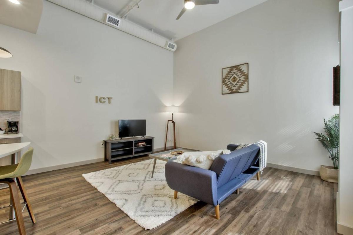 New Downtown Lux Loft + Pool + Valet - image 6