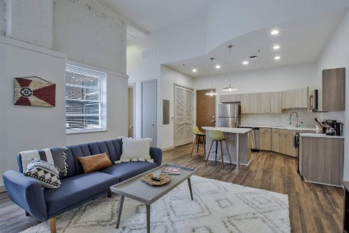 New Downtown Lux Loft + Pool + Valet - image 8