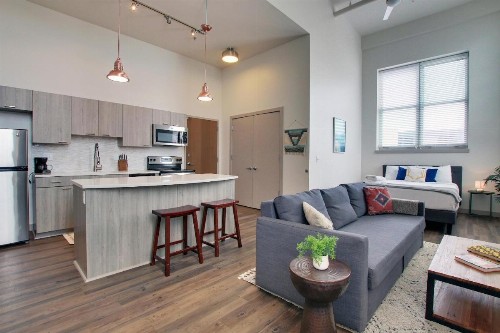 Luxury Studio in the Heart of Downtown Wichita - image 3
