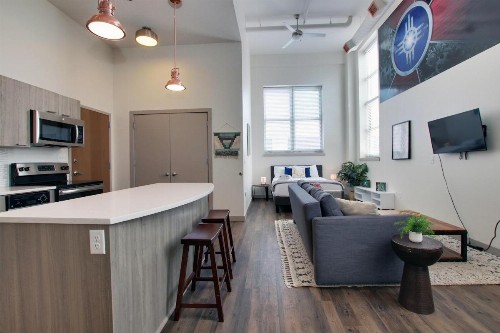 Luxury Studio in the Heart of Downtown Wichita - image 8