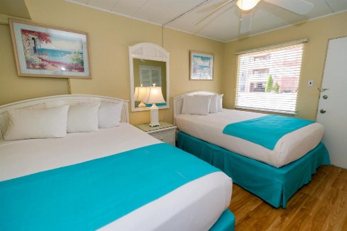 Aztec Motel - image 10