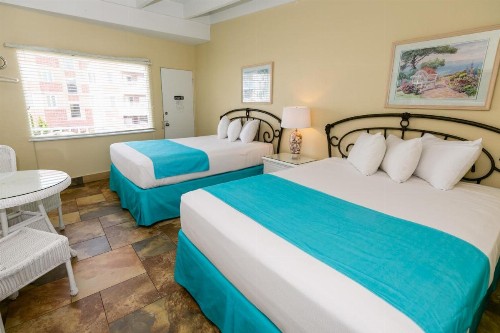 Aztec Motel - image 15