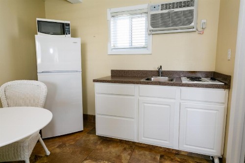 Aztec Motel - image 20