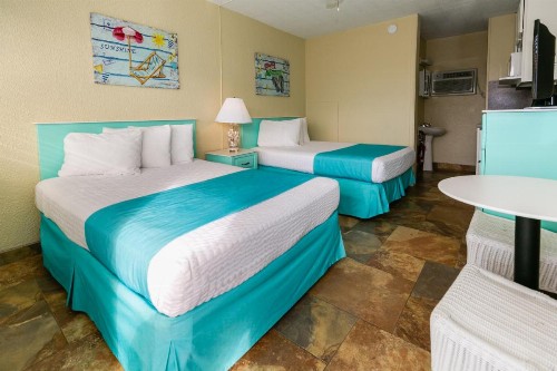 Aztec Motel - image 22