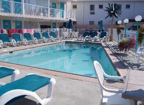 Aztec Motel - image 24