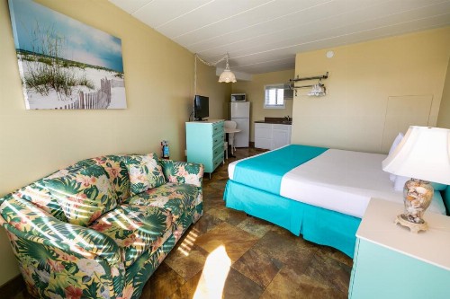 Aztec Motel - image 25