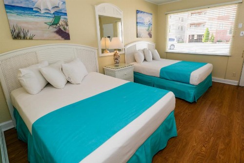 Aztec Motel - image 29