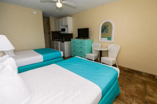 Aztec Motel - image 32