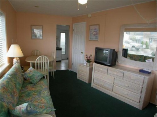 Aztec Motel - image 33