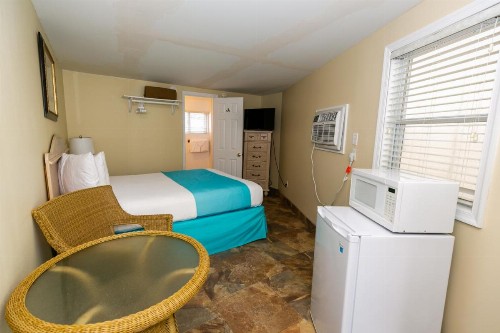 Aztec Motel - image 7