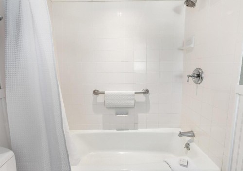Port Royal Oceanfront Hotel - image 25