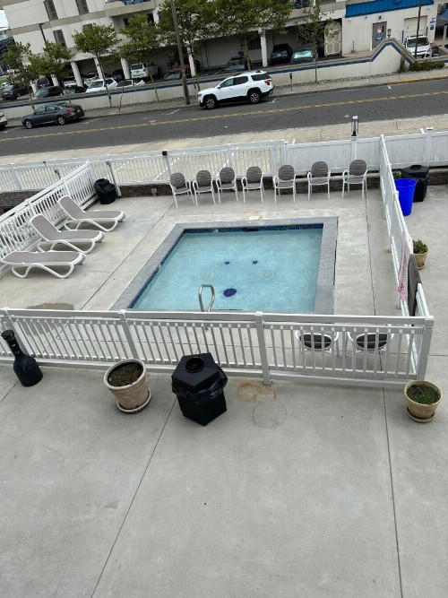 Diamond Crest Motel - image 12
