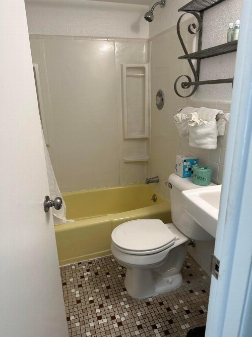 Diamond Crest Motel - image 14