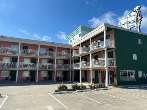 Coliseum Ocean Resort - image 14
