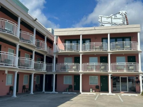 Coliseum Ocean Resort - image 19